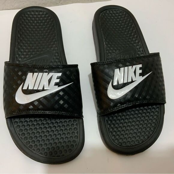 NIKE WOMEN'S BENASSI Slides Slide BLACK WHITE 343881-011 Sz 8 - Picture 1 of 7